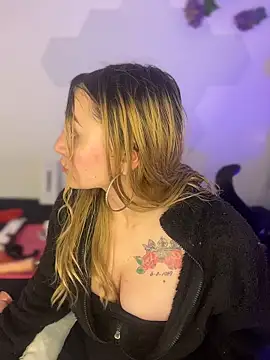 Sara_Sophia420 webcam