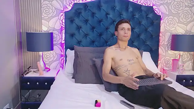 ChloeAndJeanPaul webcam