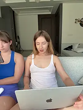 Nura_n_Sarah webcam