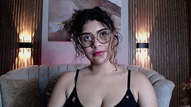 CurlyDani webcam