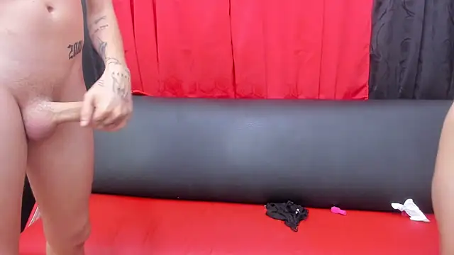 In_my_room_anything_goes webcam