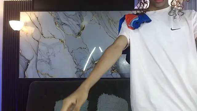 triiangel_latinboy webcam