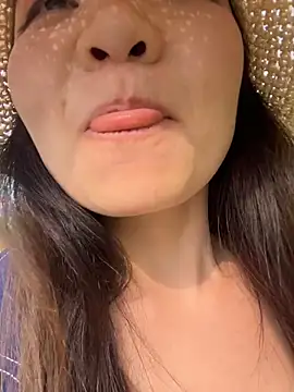 美女lucyxiaolulu在线直播