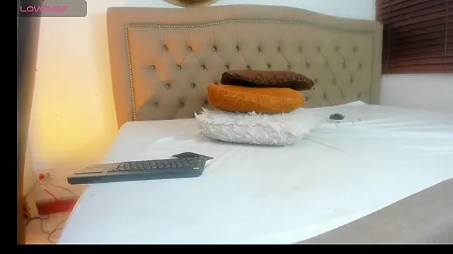 Adara_Ferrara webcam