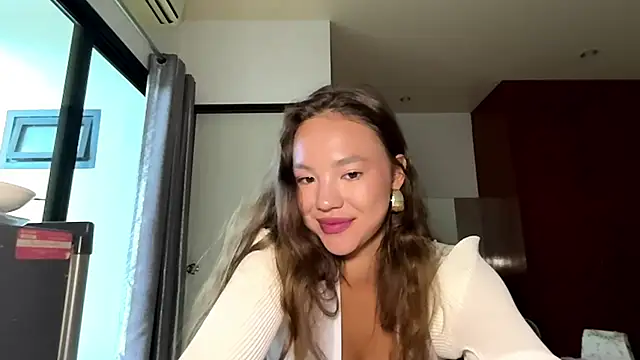 kamila_18_french webcam