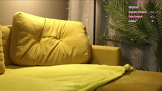 megany (F young) - dildo ride on couch ;)