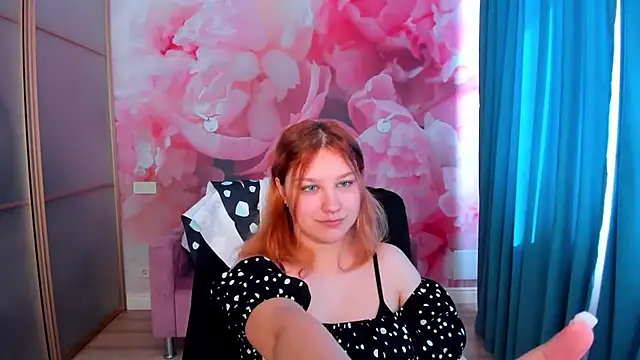 AngelinaLow webcam