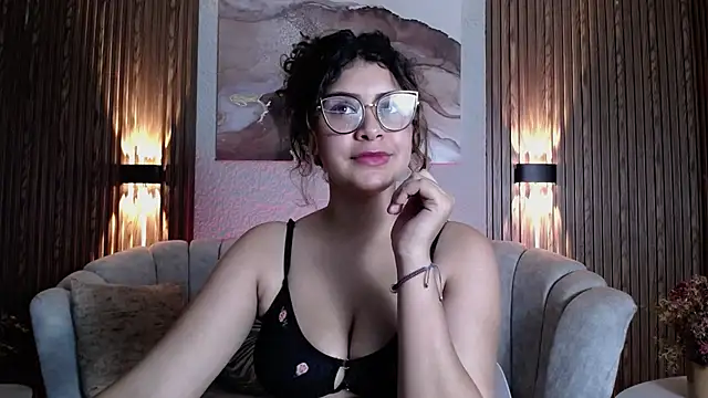 CurlyDani webcam