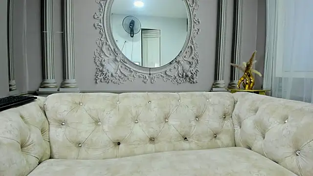 ariana_pocahontas webcam