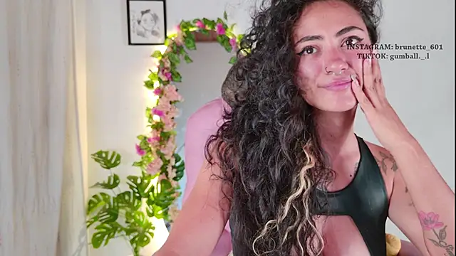 paula_brunette webcam