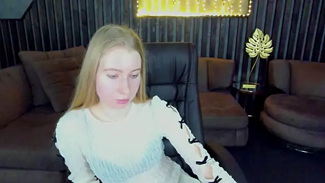 Alina_Blonde webcam