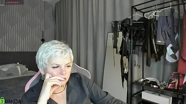 Linda_Zef1r webcam