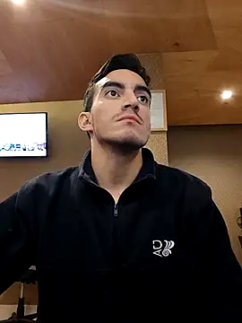 TommyMomentum webcam