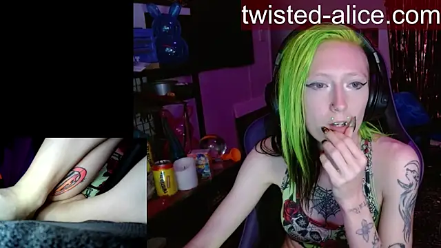 Twisted_Alice webcam