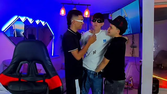 Houseofwarrios webcam