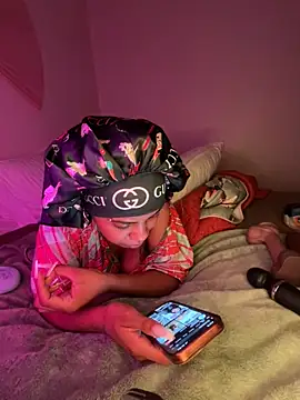 TheRealOshunQueen webcam