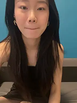 美女ZHJKS9988在线直播