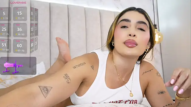 annyy_rosse (F young) - Anal plug, oiled ass