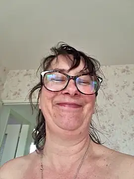 Pas de demande sans tip / PAS DE REEL/ MP 10tk par live / Shows privés ouverts