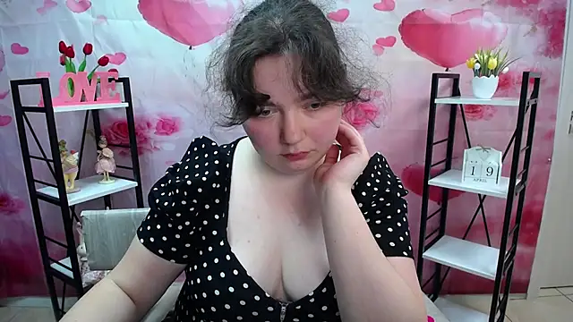 NeonilaLisova webcam