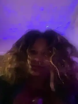 xoxoSELENAxoxo from StripChat is Freechat