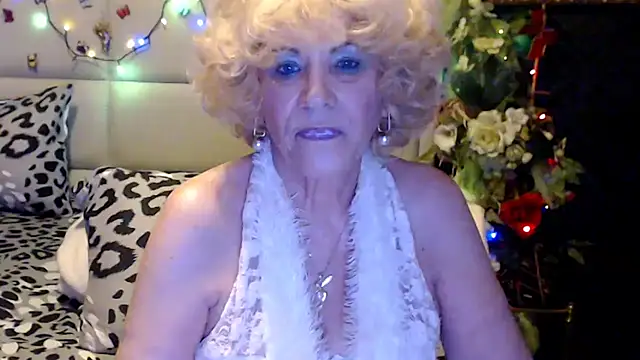 HappyWomanOn webcam