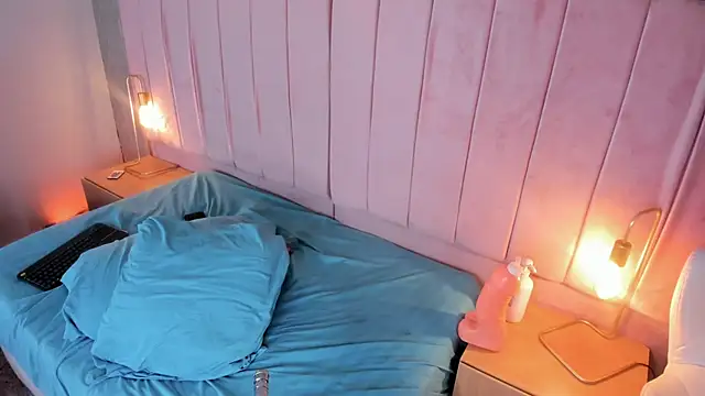 Hillary_Collins1 webcam