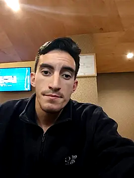 TommyMomentum webcam