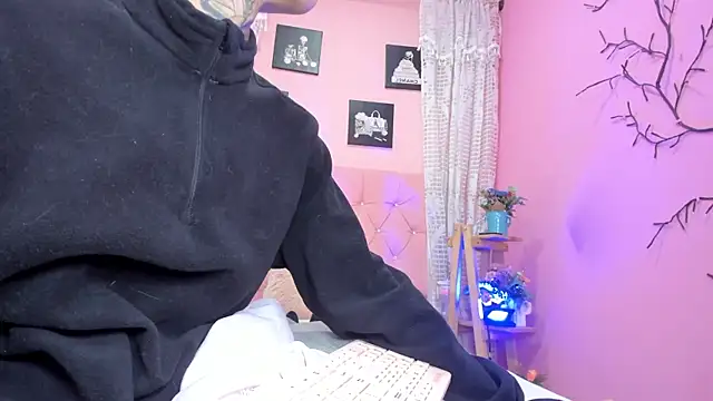 liam_evvan (M twink) - two fingers in my ass