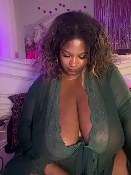 Webcam Model (xoxoSELENAxoxo)  is live.Free join now!