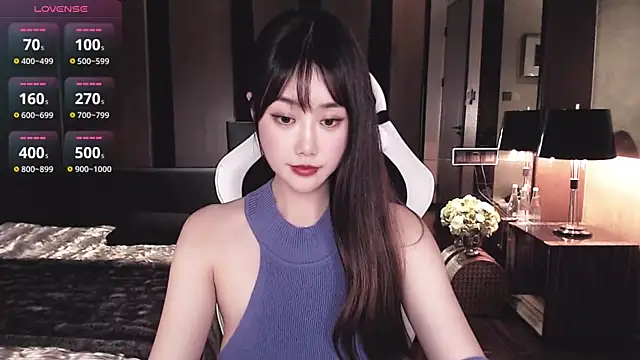 美女Aurora_-77在线直播