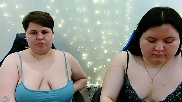BeckyAndHellen webcam