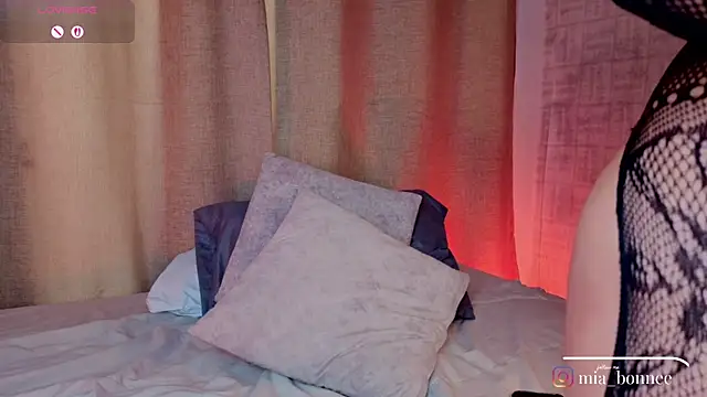 mia_bonneett webcam