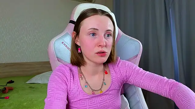 Cowell_Adelina - Stripchat Cam Model