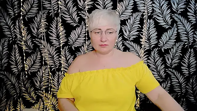 Olivia_playful webcam