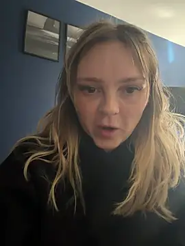 Webcam Model (Sky25x)  is live.Free join now!