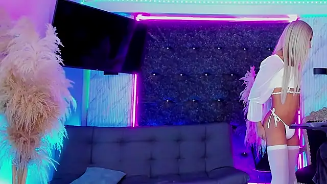 queens_wonders_blonders (Ask my age) - You're my sexy girl😍😊😘