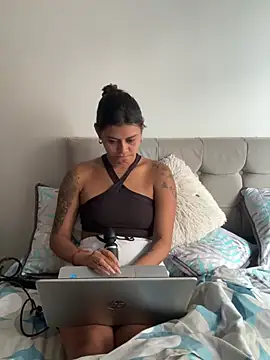 Webcam Model (RachelWeisz_)  is live.Free join now!