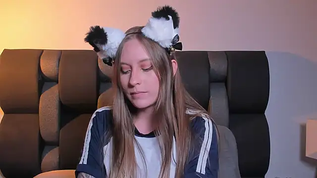 siouxsie_cenobite (F young) - (∩^o^)⊃━☆ Naked + squirt (2 min control)