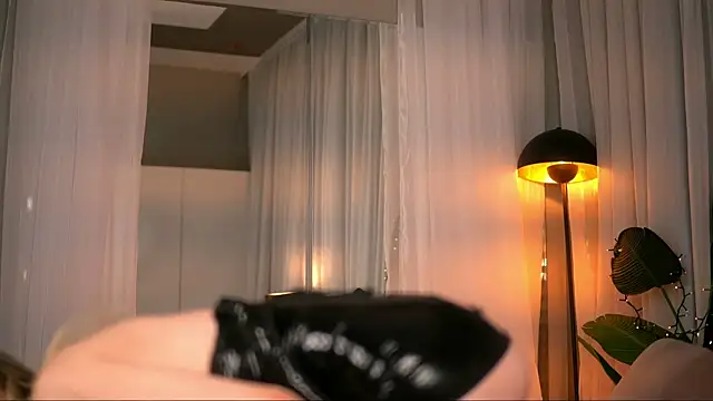 erisvesper (F milf) - your hands on my body