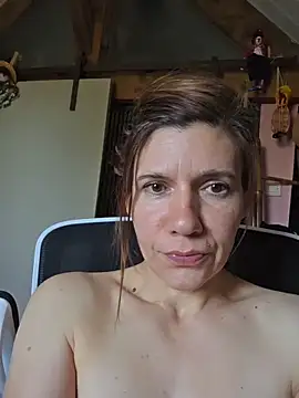 lina_lou4 (F mature) - Squirt outside