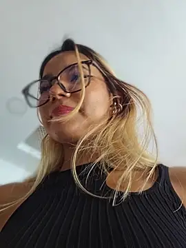 Pretty_roxxyy webcam