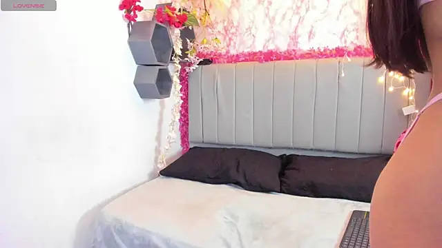 Emily_Roussee webcam