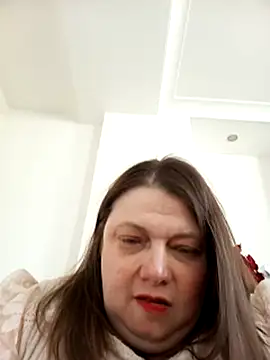 Webcam Model (HotHornyEmmaX)  is live.Free join now!