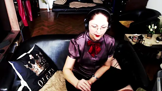 imperatriza (F milf) - Findom kink+bdsm+fetish room