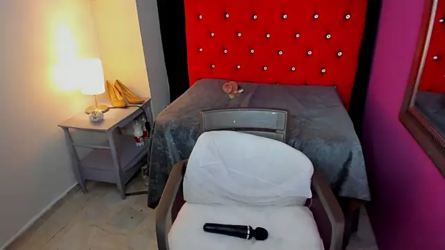 ScarletBigTitties webcam