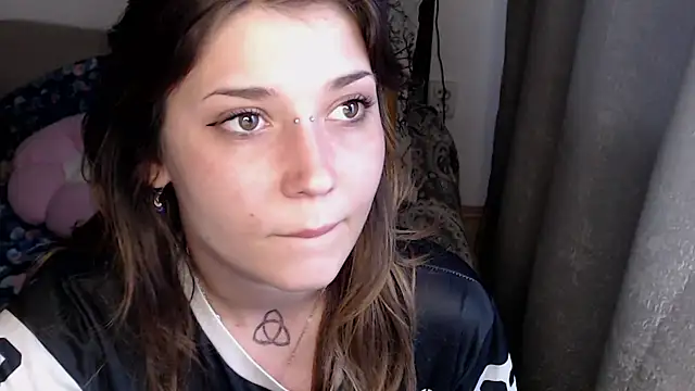 AlienforTwenty webcam