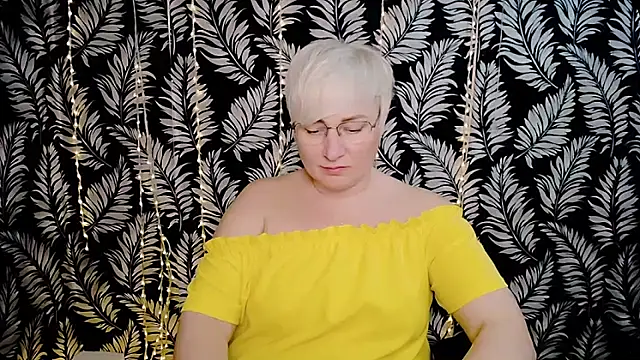 Olivia_playful webcam