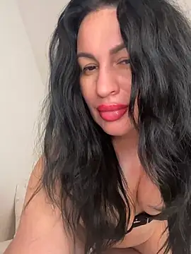 Webcam Model (Tina8088) is live