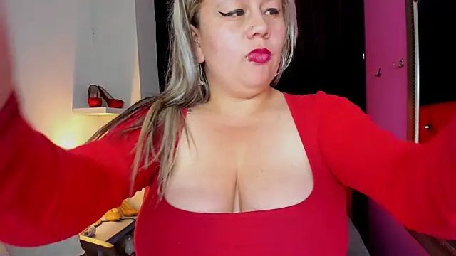 ScarletBigTitties webcam
